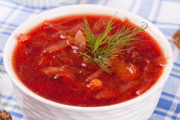 Borscht with tomatoes and sauerkraut