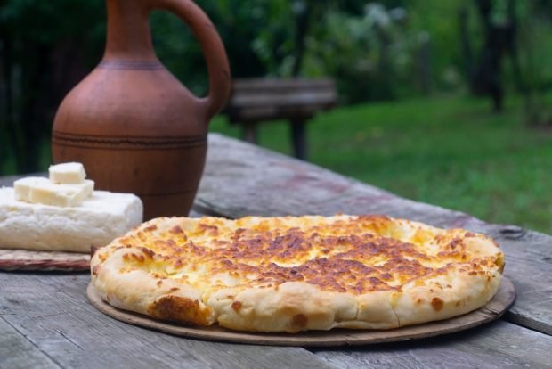 Khachapuri with tomatoes and cheese on kefir 