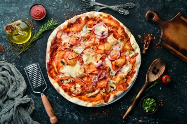 Yeast–free pizza with champignons, cheese and onions is a simple and delicious recipe, how to cook step by step