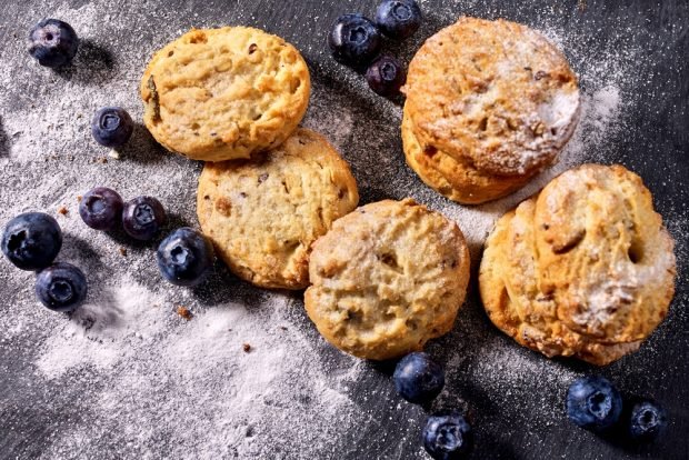 Cookies with berries