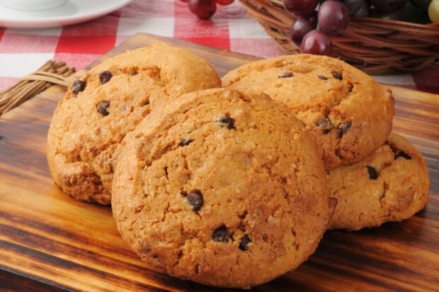 Pumpkin cookies with chocolate drops