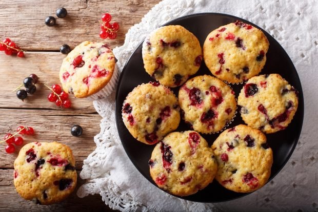 Berry cupcakes – a simple and delicious recipe, how to cook step by step