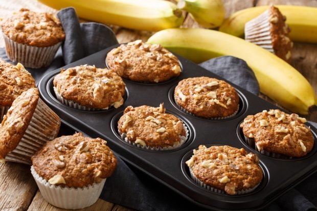 Banana cupcakes with walnuts