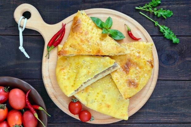 Khachapuri with beef and tomatoes from lavash 