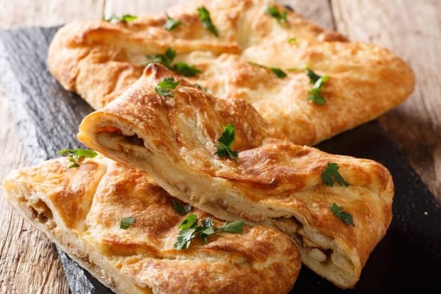 Khachapuri with puff pastry chicken is a simple and delicious recipe, how to cook step by step