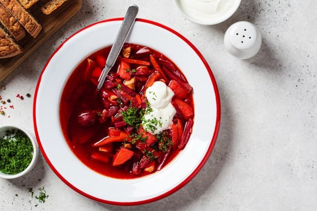 Lean Ukrainian borscht with zucchini 