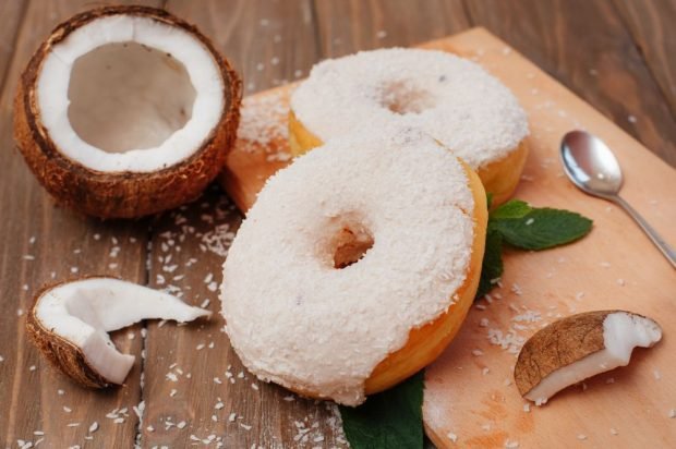 Coconut donuts in the oven