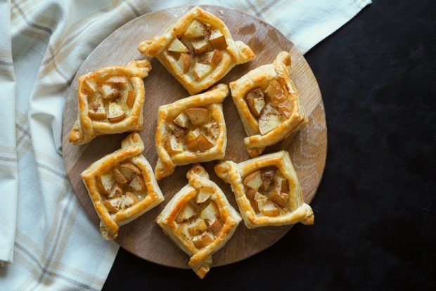 Puffs with pears