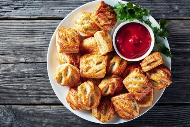 Puff pastry chicken puffs