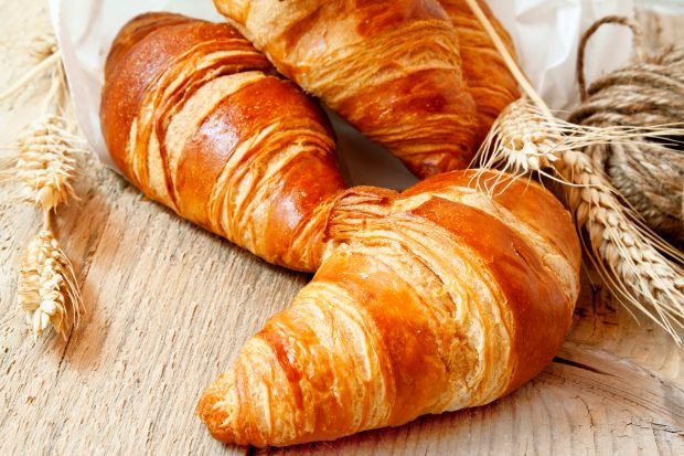 Classic croissants