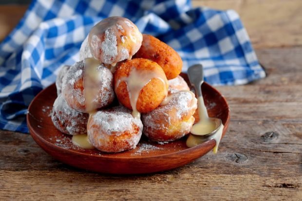 Cottage cheese doughnuts with condensed milk