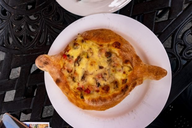 Adjarian khachapuri with ham