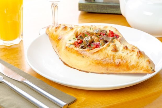 Khachapuri with tomatoes and mushrooms 