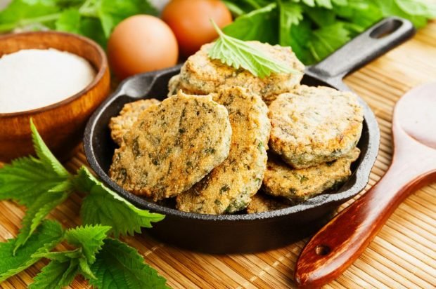 Pancakes made of nettle and semolina