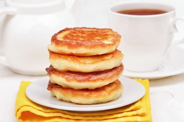 Fluffy pancakes on kefir without eggs