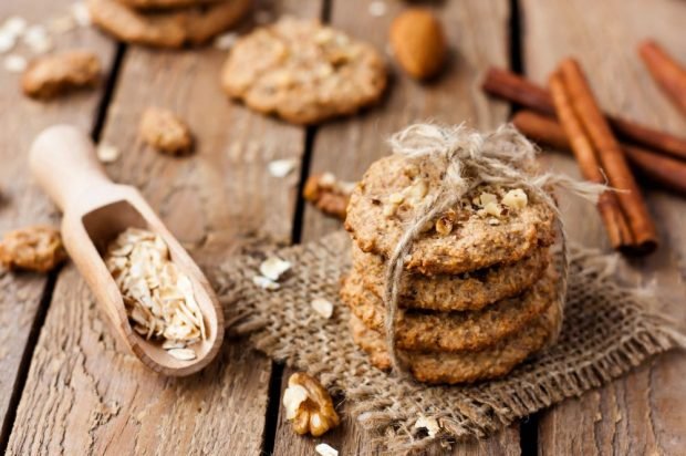 Oatmeal cookies with nuts is a simple and delicious recipe, how to cook step by step