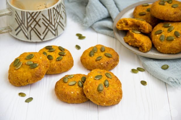 Carrot and oatmeal cookies