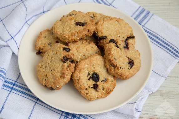 Oatmeal cookies with raisins and sesame seeds: photo of recipe preparation, step 7