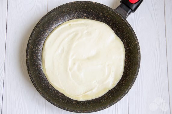 Pizza in a frying pan without mayonnaise: photo of recipe preparation, step 1