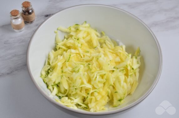 Zucchini pancakes: photo of recipe preparation, step 1