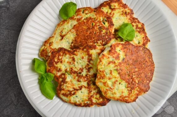 Turkey fritters with zucchini and yogurt: photo of recipe preparation, step 6