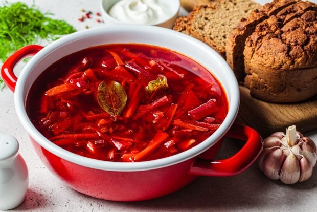 Borscht with sausage