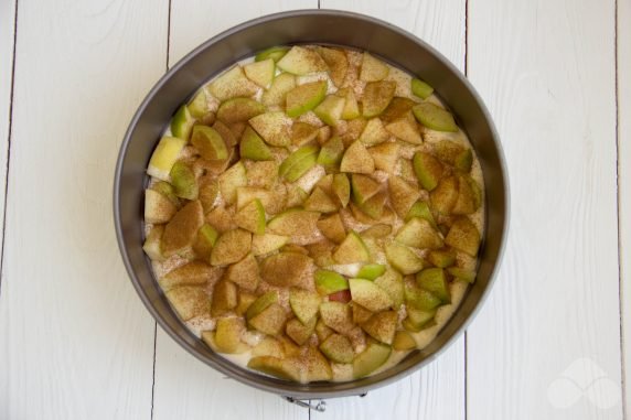 Charlotte with apples without sugar: photo of recipe preparation, step 7