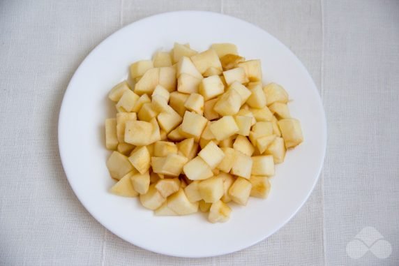 Charlotte of cottage cheese and apples: photo of recipe preparation, step 4