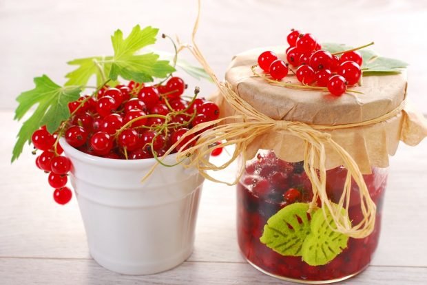 Red currant compote for winter is a simple and delicious recipe, how to cook step by step
