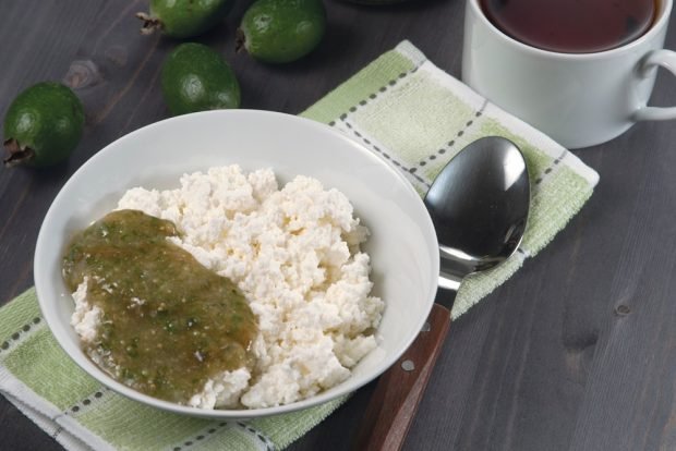 Feijoa jam with sugar