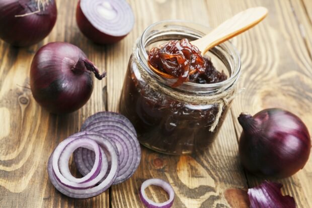 Onion jam for winter