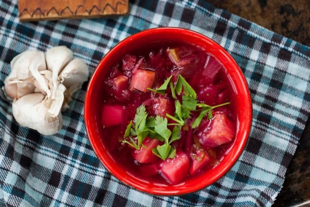 Lean Ukrainian borscht with vegetables