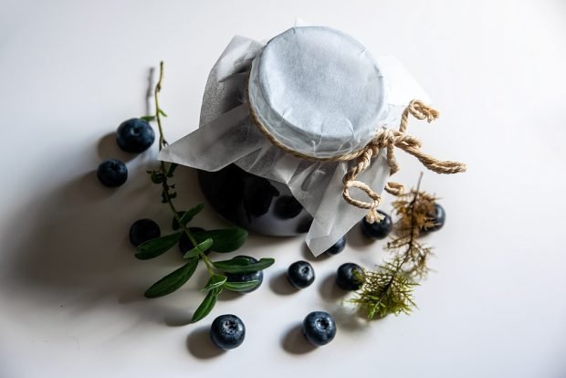 Blueberries in their own juice for the winter without sugar