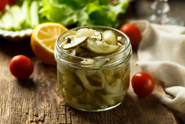 Crispy sliced pickled cucumbers for winter