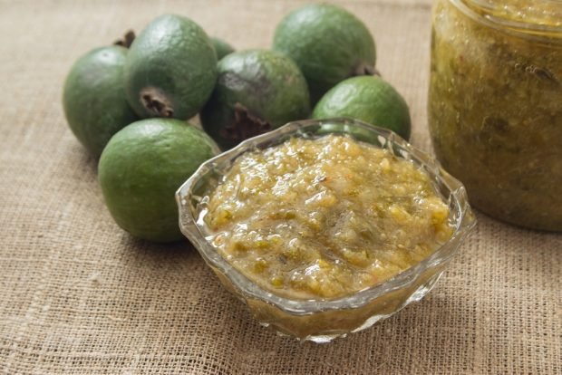 Feijoa jam without cooking