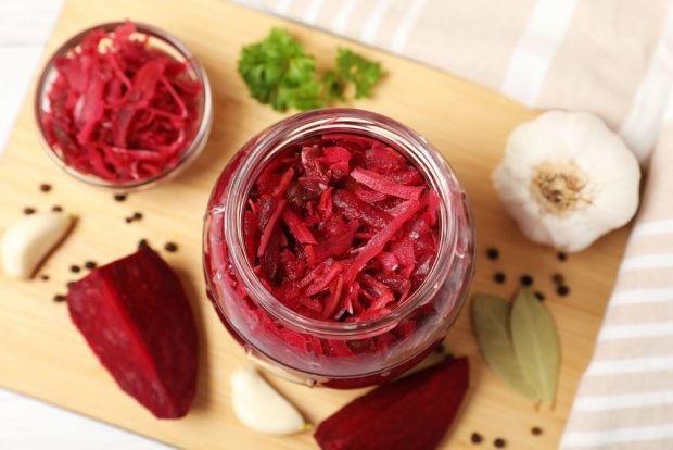 Beetroot and bean salad for winter