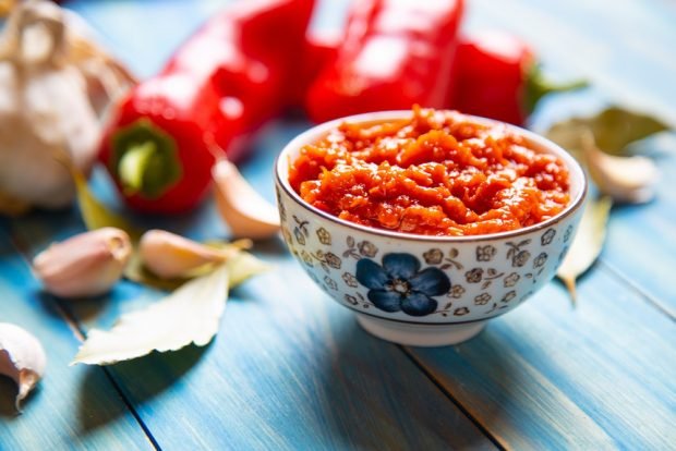 Aivar of sweet peppers and tomatoes for winter is a simple and delicious recipe how to cook step by step