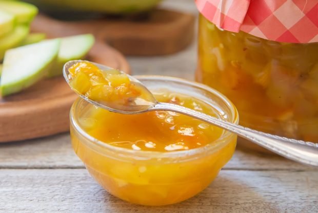 Pineapple jam from zucchini 