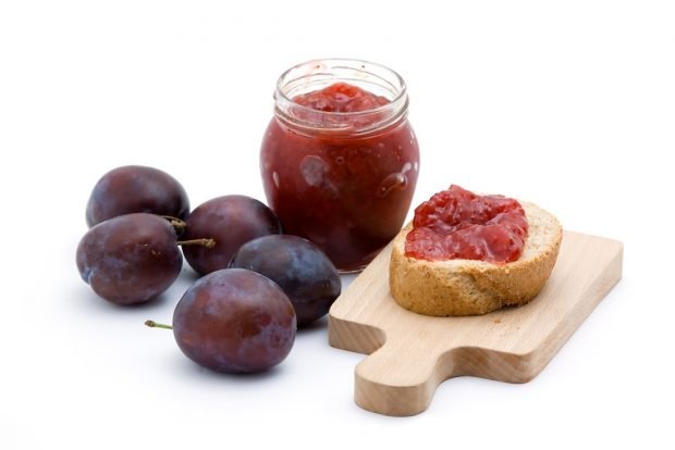 Plum jam in a slow cooker is a simple and delicious recipe, how to cook step by step