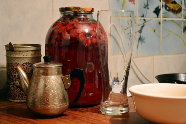 Strawberry compote without sugar for winter 