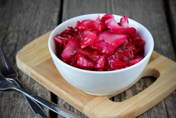 Cabbage with beetroot in Georgian for winter