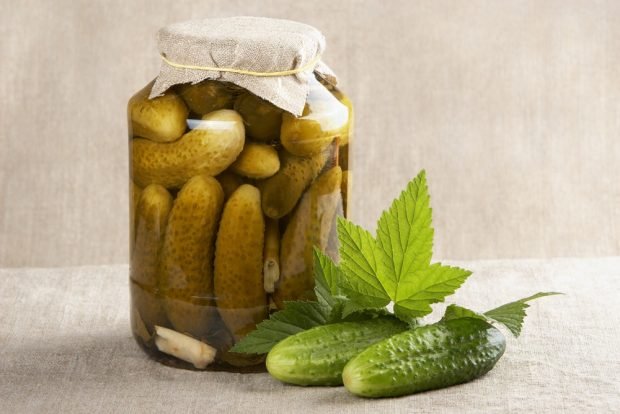 Pickled cucumbers with lemon for winter