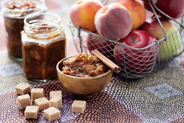 Apple chutney for winter