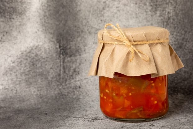 Tomato and pepper lecho with vinegar for winter