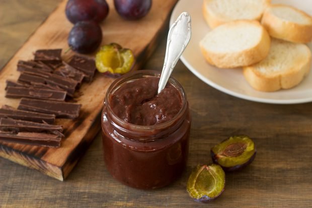 “Plum in chocolate” with cocoa for winter – a simple and delicious recipe, how to cook step by step