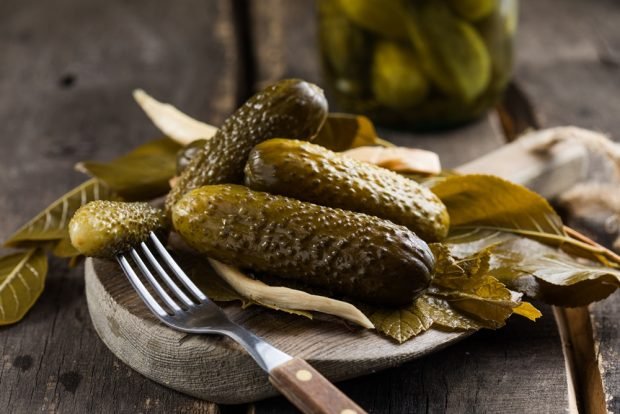 Cucumbers with mustard and garlic for winter