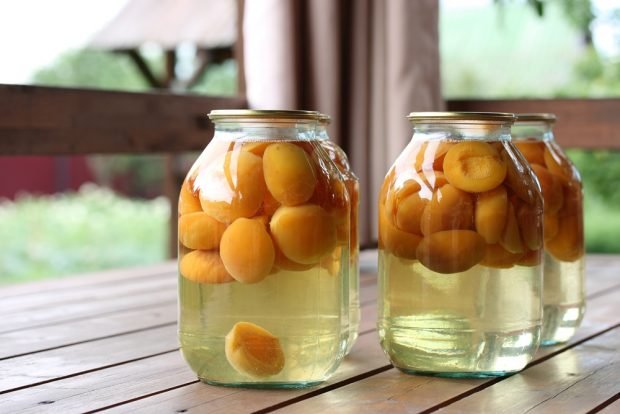 Apricot compote with mint and lemon for winter