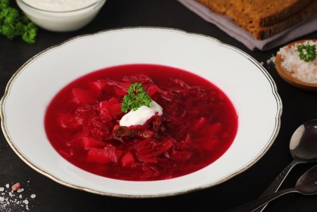 Borscht with smoked chicken