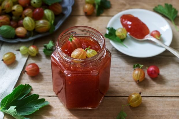 Thick jelly-five minutes of gooseberry is a simple and delicious recipe for how to cook step by step