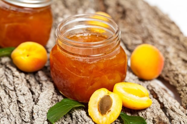 Apricot jam without sugar 